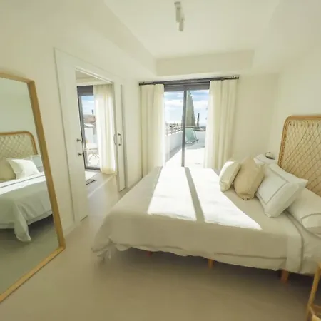 Pent-house On The Golden Mile 아파트 *